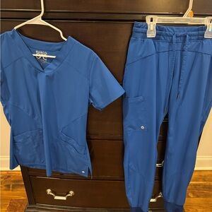 Royal blue Barco One scrub set 
Small top
XS Joggers style pants